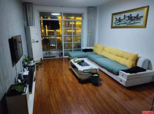 龙城华庭房屋出租，精装、双气，拎包入住！