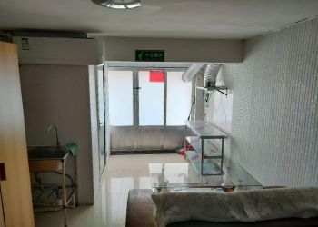 新一中对过车库房出租