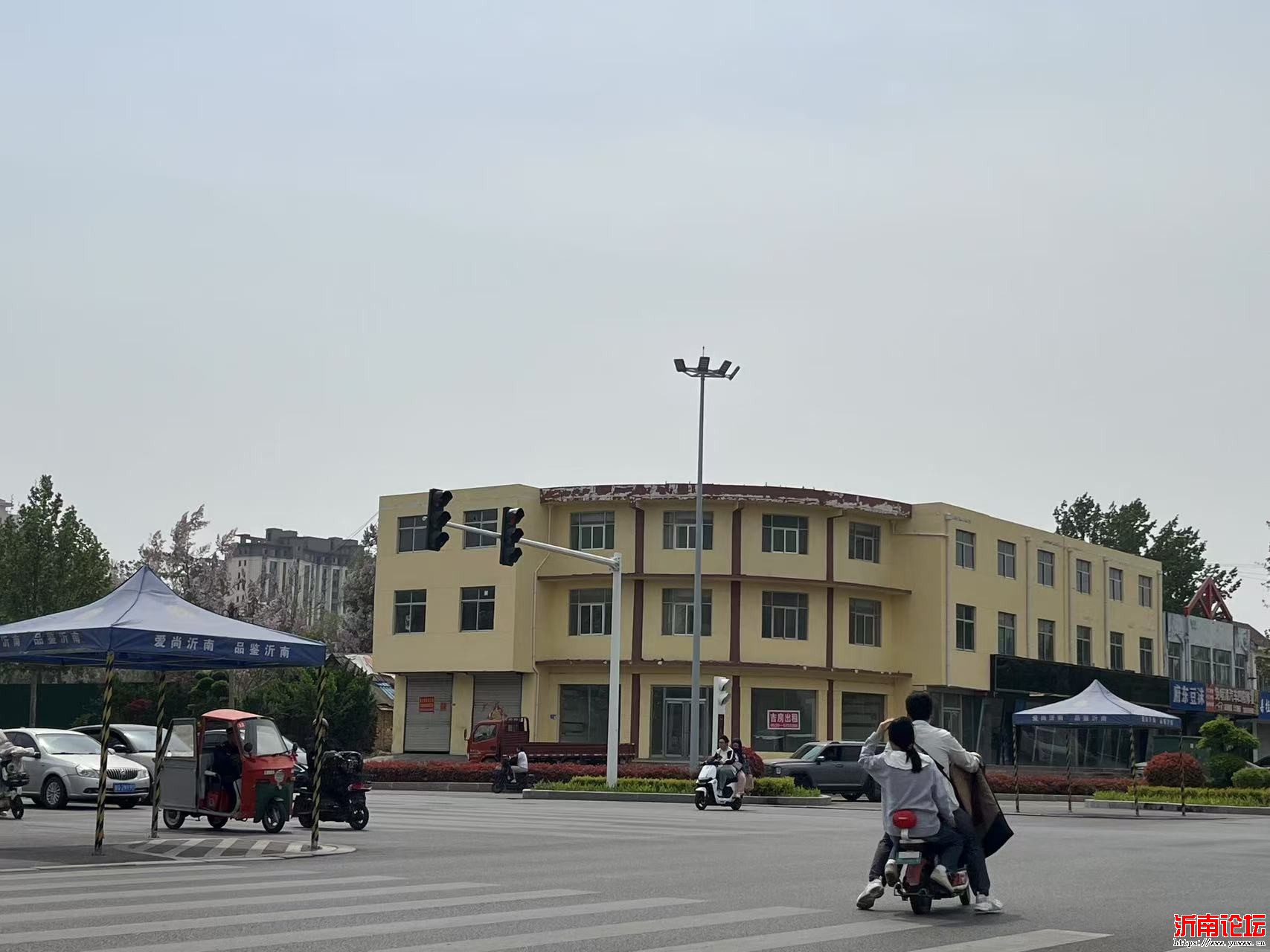正阳路与人民路交汇.jpg