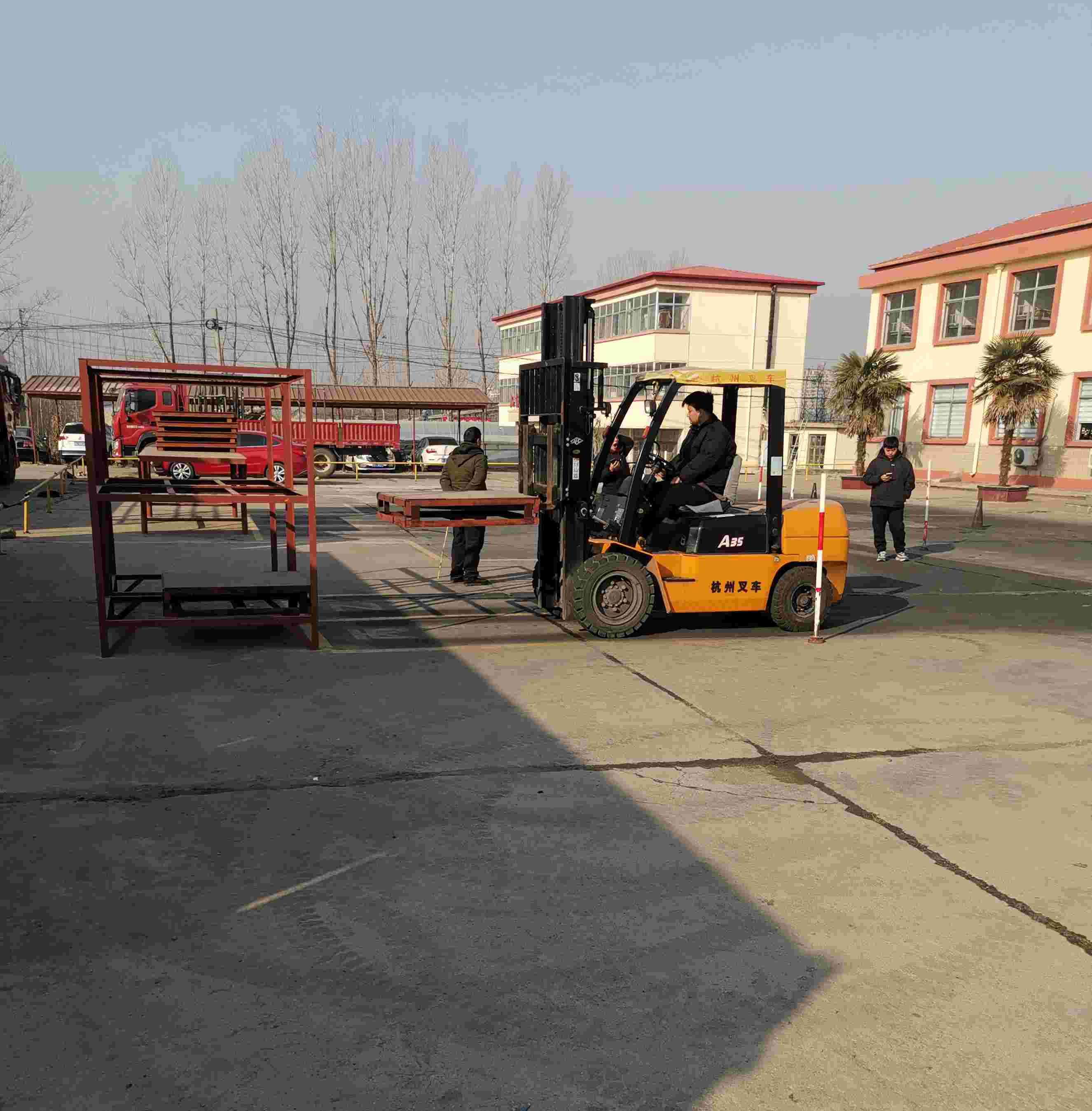 叉车.jpg